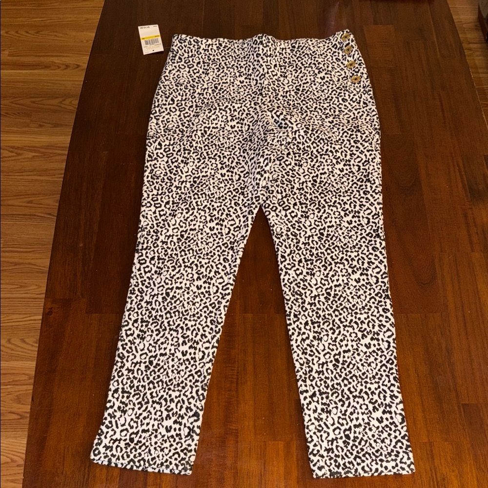 Michael Michael Kors Ladies NWT Animal Print Cropped Trouser Leggings. Medium.